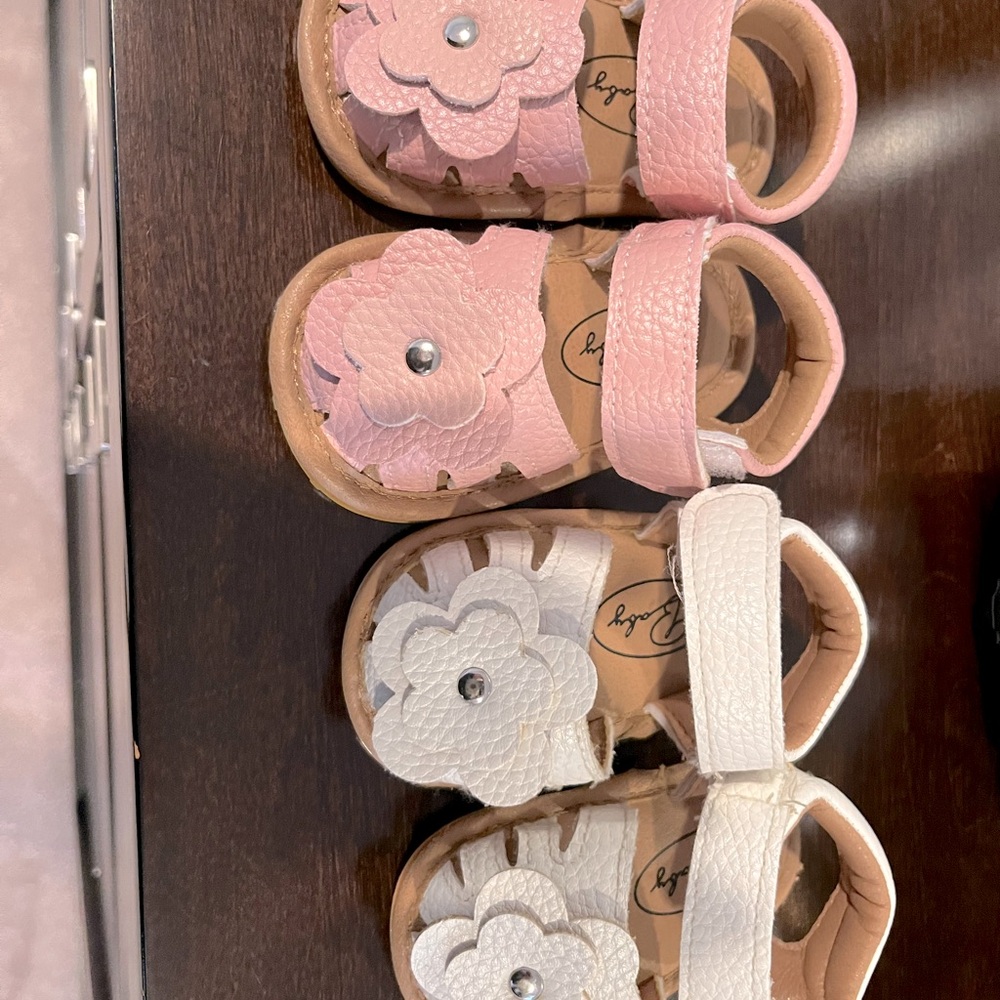 Size 9-12 month sandals. Pink and white.